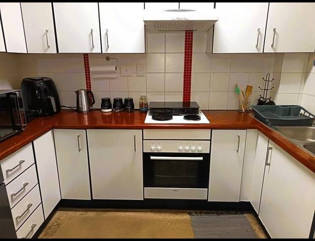 2 BEDROOM APARTMENT FOR SALE IN LYTTELTON MANOR